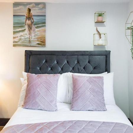 Heathrow Guest House - Oakway Feltham Esterno foto
