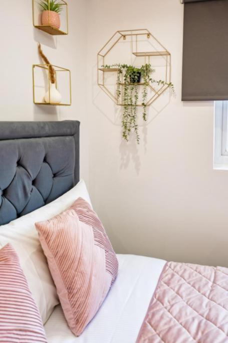 Heathrow Guest House - Oakway Feltham Esterno foto