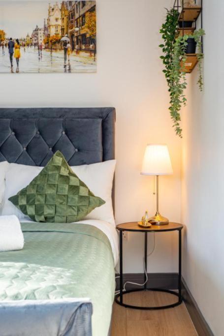Heathrow Guest House - Oakway Feltham Esterno foto
