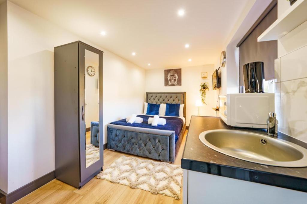 Heathrow Guest House - Oakway Feltham Esterno foto
