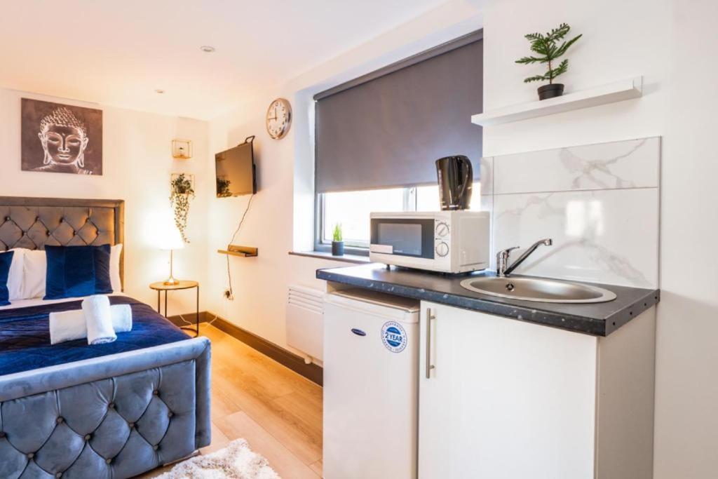 Heathrow Guest House - Oakway Feltham Esterno foto