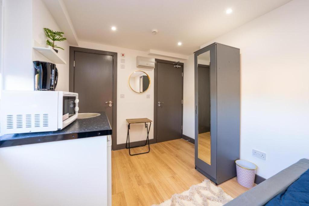 Heathrow Guest House - Oakway Feltham Esterno foto
