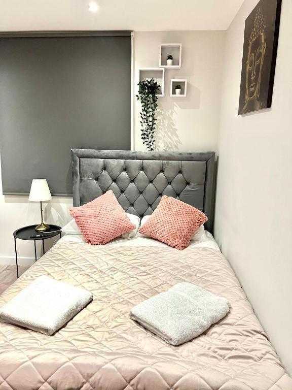 Heathrow Guest House - Oakway Feltham Esterno foto