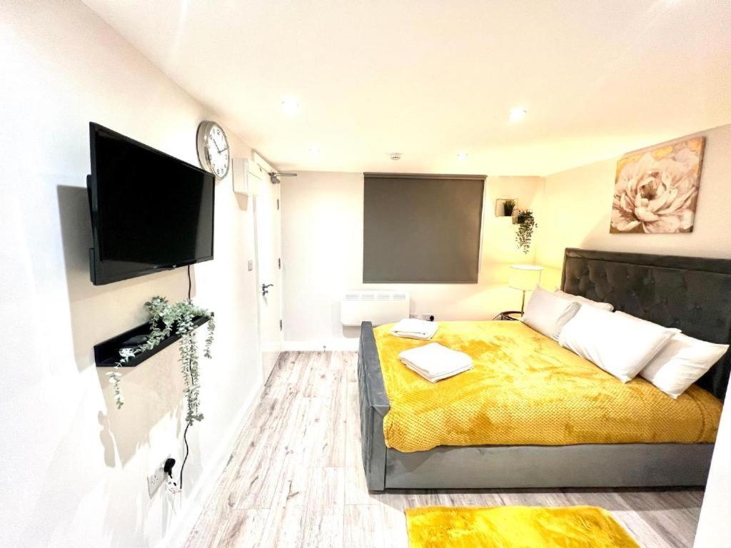 Heathrow Guest House - Oakway Feltham Esterno foto
