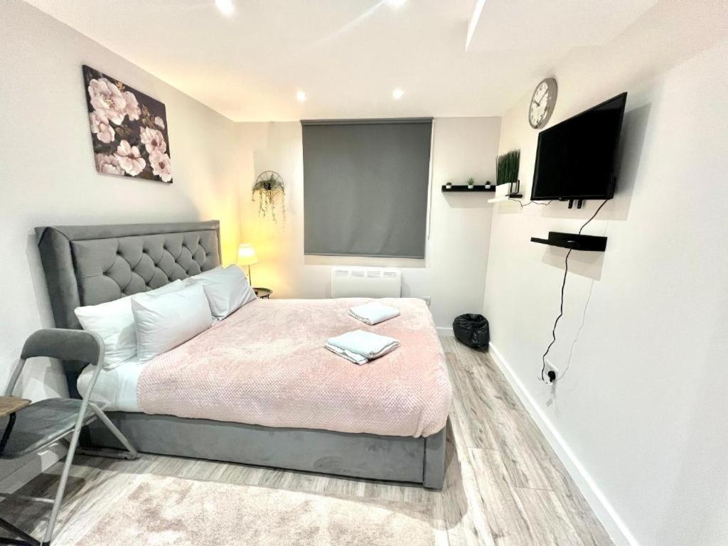 Heathrow Guest House - Oakway Feltham Esterno foto